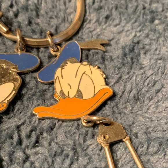 Vintage 90s Donald Duck Keychain Disney - Picture 3 of 5